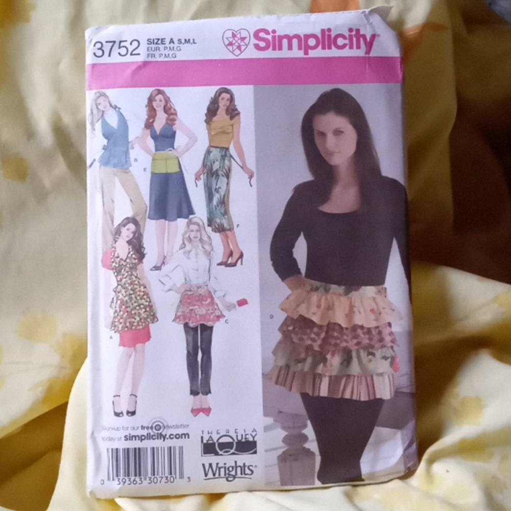 Aprons patterns, new pattern, by Simplicity